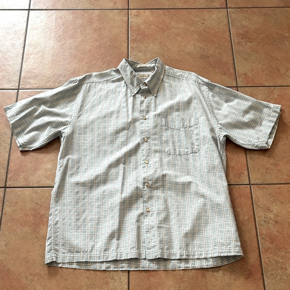 IZOD Short Sleeve Plaid Button Up Shirt Men’s Size L